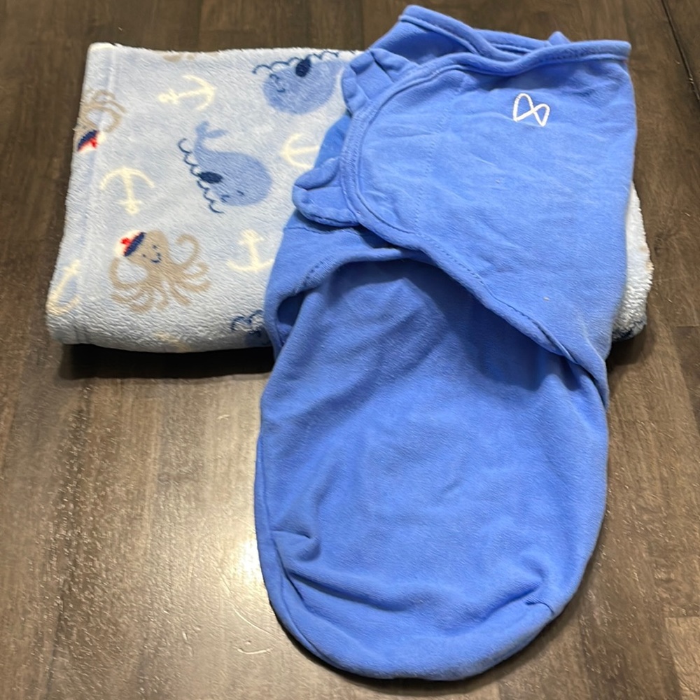 Small/Medium Swaddleme Swaddle with baby blanket